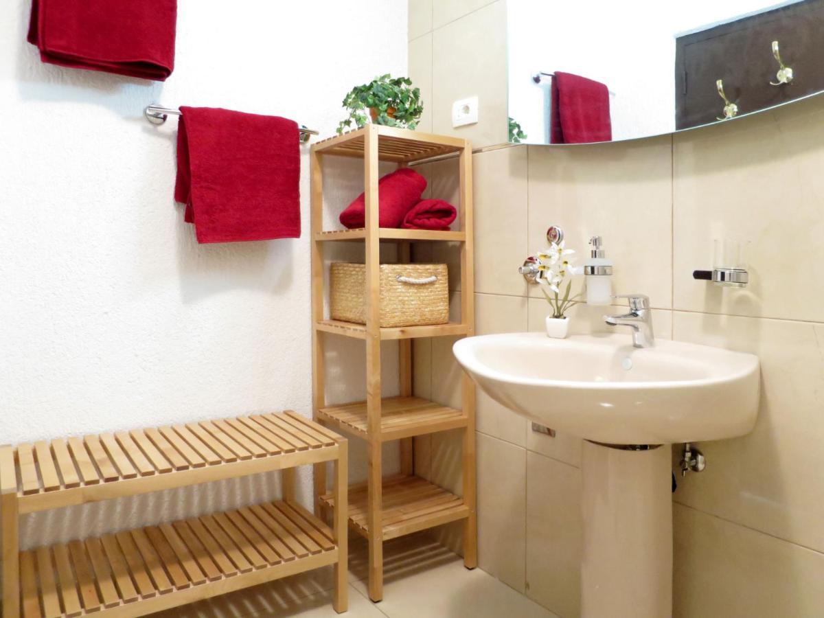 Apartment Oscha - Lov300 By Interhome 로브란 외부 사진